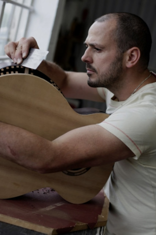 Acoustic Guitar Construction Scrapping The Ribs